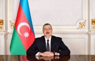  Ilham Aliyev ofreció sus condolencias acudiendo a la embajada de Irán  