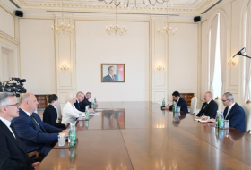  Ilham Aliyev recibió a la presidenta del Seim letón 