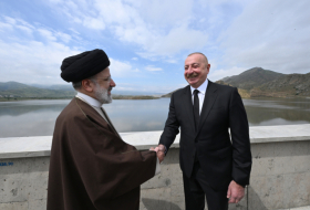   Ilham Aliyev se reúne con Ebrahim Raisi en la frontera entre Azerbaiyán e Irán  