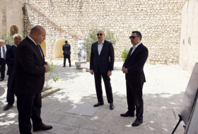   Los Presidentes de la República de Azerbaiyán y la República de Kirguistán recorren el Castillo de Shahbulag en Aghdam  