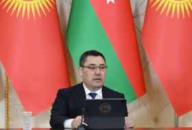  El presidente de Kirguistán visitó el Callejón de los Mártires 
