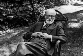 Sigmund Freud, el padre del psicoanálisis que experimentó con cocaína, bien vale un `doodle`