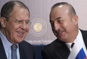 Canciller ruso aborda con su homólogo turco el levantamiento de restricciones económicas  