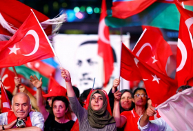 Ankara busca a más de 300 supuestos golpistas huidos
