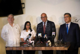 Una comisión del Gobierno venezolano llegó a R.Dominicana para seguir el diálogo