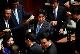 Abe convoca las elecciones anticipadas a la Cámara Baja el 22 de octubre