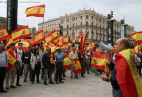 Manifestantes se reúnen en contra del referéndum en Barcelona-EN VIVO