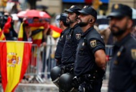 España lamenta la negativa de la Policía catalana a cerrar los colegios electorales