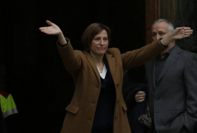 La presidenta del Parlamento catalán paga la fianza y espera salir en libertad