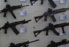 EEUU exige a Afganistán sustituir los fusiles Kalashnikov por armas estadounidenses