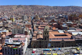 Campesinos bolivianos inundan La Paz para 