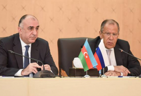 Mammadyarov y Lavrov discuten relaciones bilaterales en una llamada telefónica