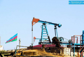 Baja el precio del petróleo de Azerbaiyán