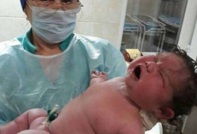 Mujer dio a luz a bebé gigante de 6.3 kilos por parto natural y sin anestesia