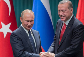 Putin llega a Ankara en su visita de dos días