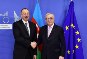 El presidente de la Comisión Europea felicitó a Ilham Aliyev