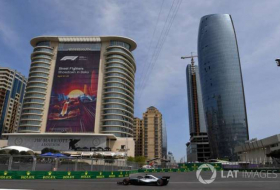 Bottas lidera una intensa primera sesión en Bakú