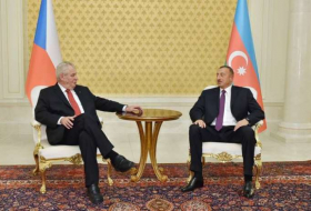 Presidente checo invita a Ilham Aliyev a su país
