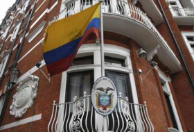 Ecuador retira seguridad especial a la embajada en que se refugia Assange