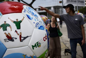 Arte y fútbol: México envía a Rusia pelotas gigantes con motivos del Mundial