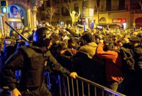 Independentistas catalanes reciben a Felipe VI con protestas