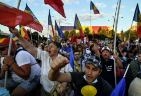 Los rumanos salen de nuevo a la calle contra el gobierno