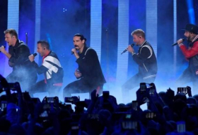 Al menos 14 heridos al colapsar un arco de entrada al concierto de Backstreet Boys en EE.UU.