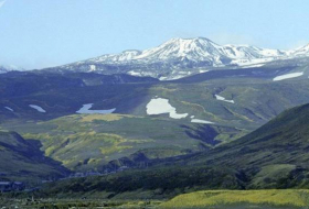Volcán Ebeko de Kuriles arroja cenizas a 2.000 metros sobre el mar