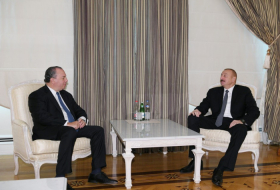 Ilham Aliyev recibe a Mark Snyder- Actualizado