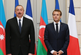 Presidente elíseo viene a Azerbaiyán