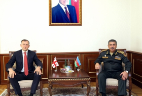 Ministro de Defensa se entrevista con el flamante embajador georgiano