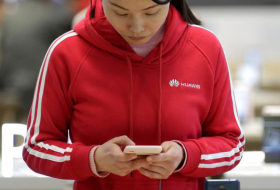 Huawei castiga a dos empleados por publicar un tuit en la cuenta de la empresa desde un iPhone
