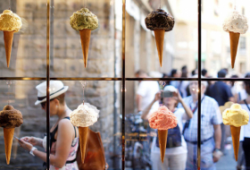   Italia  : Le cobran 25 euros a un turista por un cono de helado y llama a la Policía