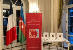   Libro que trata de las mujeres azerbaiyanas  
