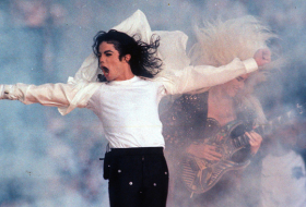 Exdoméstica de Michael Jackson afirma que vio al cantante 