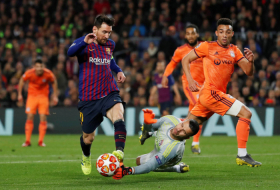   El Barça pasa a cuartos de la Champions con otra exhibición de Messi  