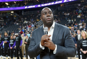 Earvin 'Magic' Johnson renuncia a la presidencia de Los Angeles Lakers antes del último partido del equipo en la temporada
