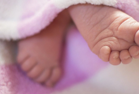 La bebé prematura más pequeña del mundo recibe el alta médica en EEUU