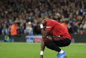   VIDEO  : Lanzan objetos y entonan insultos racistas contra el futbolista Fred del Manchester United en pleno partido