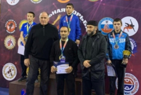   Luchadores azerbaiyanos ganan tres medallas en el torneo celebrado en Daguestán  