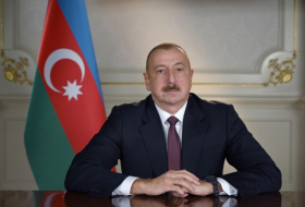  Presidente de Uzbekistán felicita al presidente de Azerbaiyán  