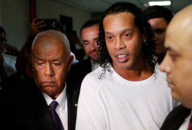 Ronaldinho sale de la cárcel en Paraguay y seguirá su proceso en un hotel