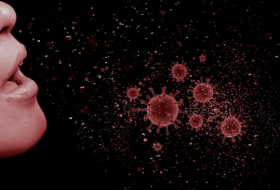 ¿Cuán lejos llega el coronavirus con un estornudo?