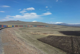   Un tren de 82 vagones sale de Turquía a Azerbaiyán vía BTK  