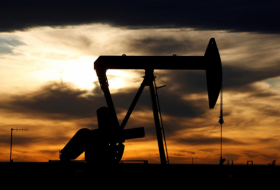 Suben los precios del petróleo tras entrar en vigor el acuerdo de la OPEP+