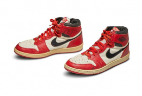 Subastan unas zapatillas que usó Michael Jordan por una cifra récord de 560.000 dólares