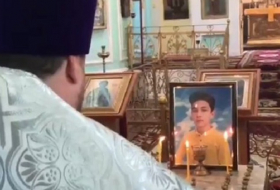   Hikmet Hajiyev comparte un video de ceremonia conmemorativa de Artur  