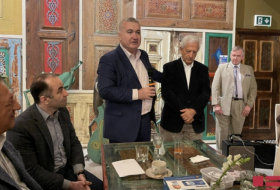 El embajador se reúne con los azerbaiyanos en Gran Bretaña 