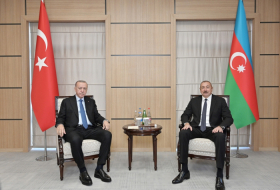  Presidentes de Azerbaiyán y Turquía se reúnen cara a cara 