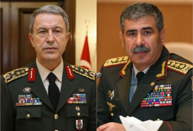   Mantenida una conversación telefónica entre los ministros de Defensa de Azerbaiyán y Turquía   
